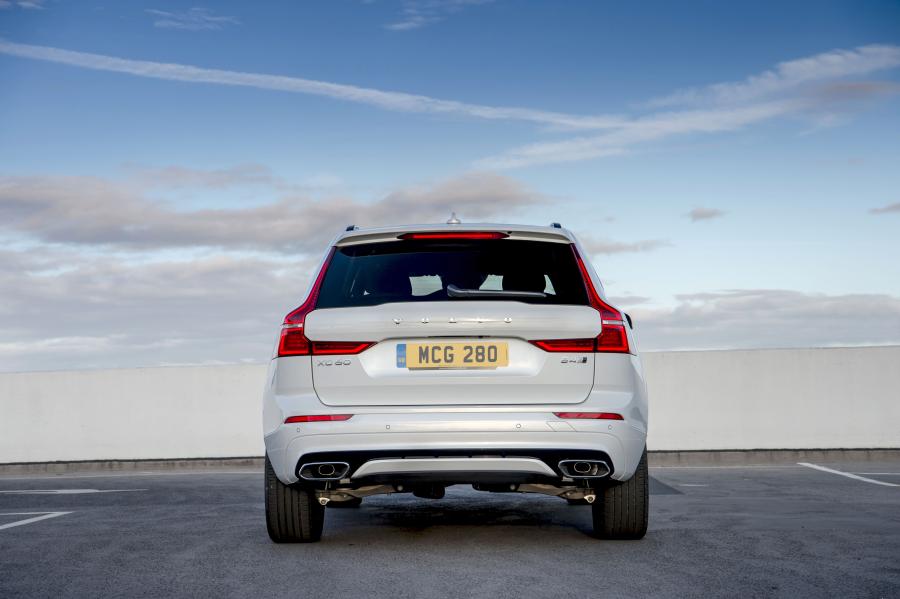  Volvo XC60 B4 R-Design 2019 года  (UK) (фото 23 из 26)